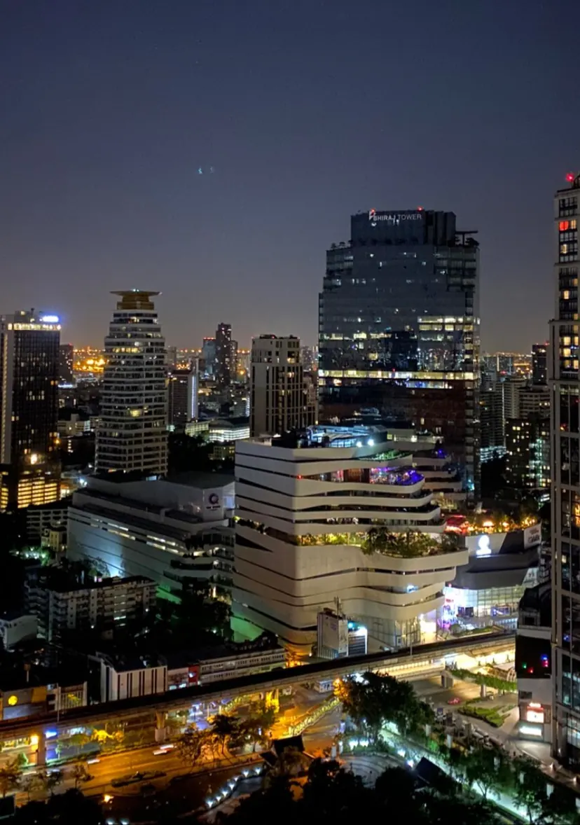 Photo of a building by Alejandro: Bangkok
