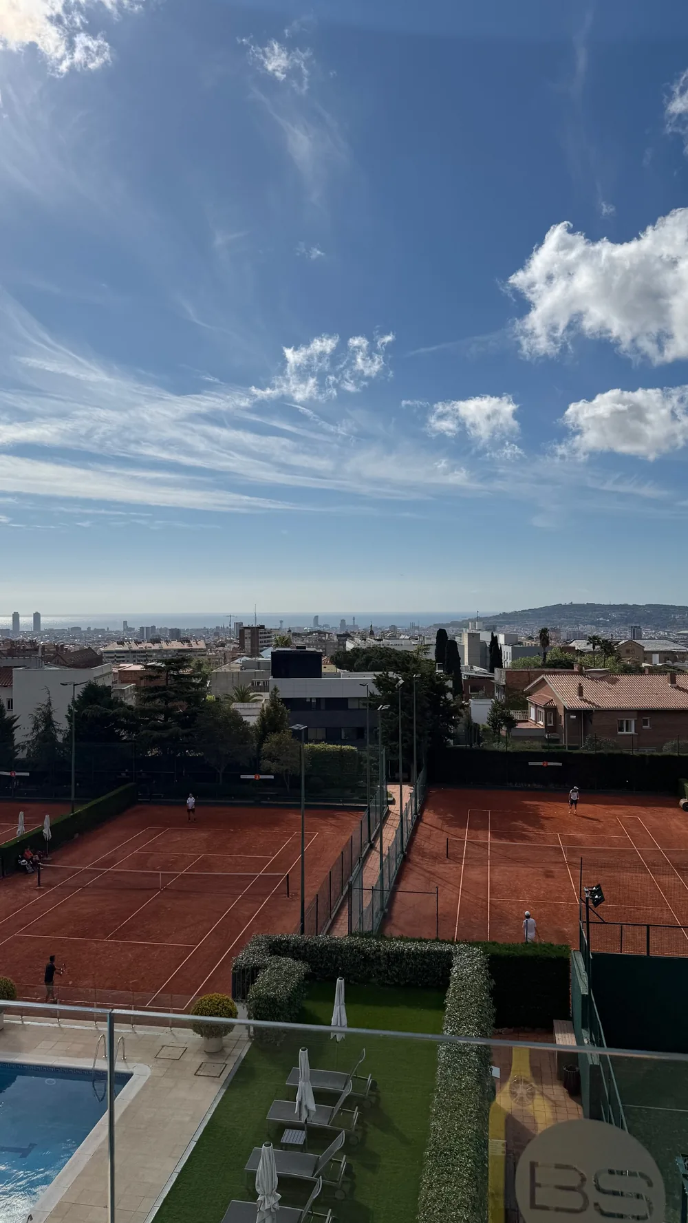 Photo of a building by Alejandro